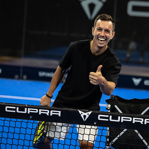 Padelarena_Training_Trainer_auf_Court